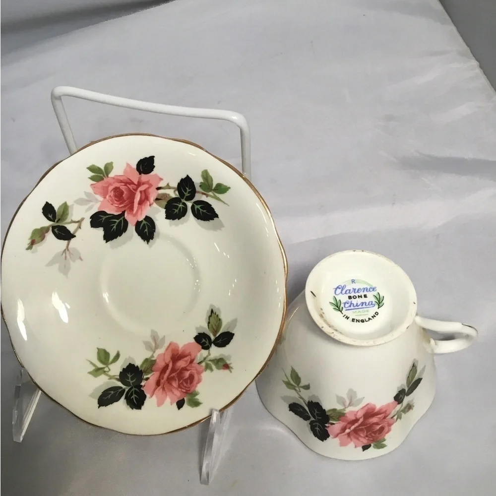 Vintage‎ CLARENCE BONE CHINA MADE IN ENGLAND TEA CUP